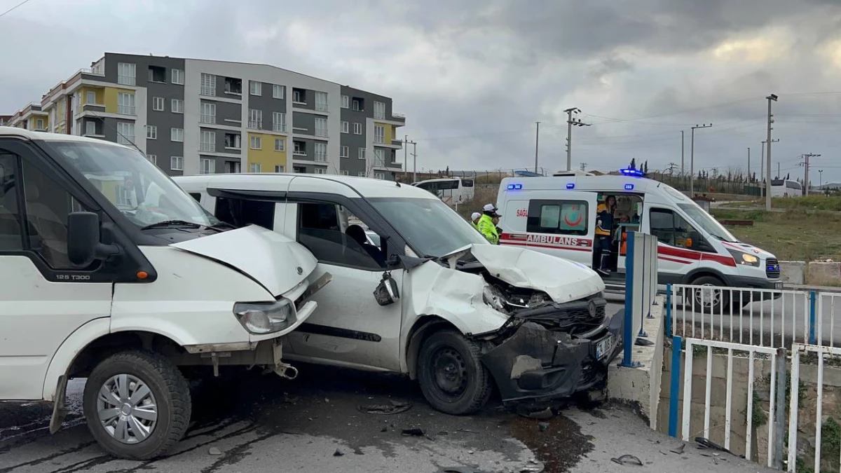 Trafik kazasında 3 kişi yaralandı