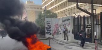Lübnan'da hesaplarındaki paraları çekemeyen mudiler Merkez Bankasını protesto etti