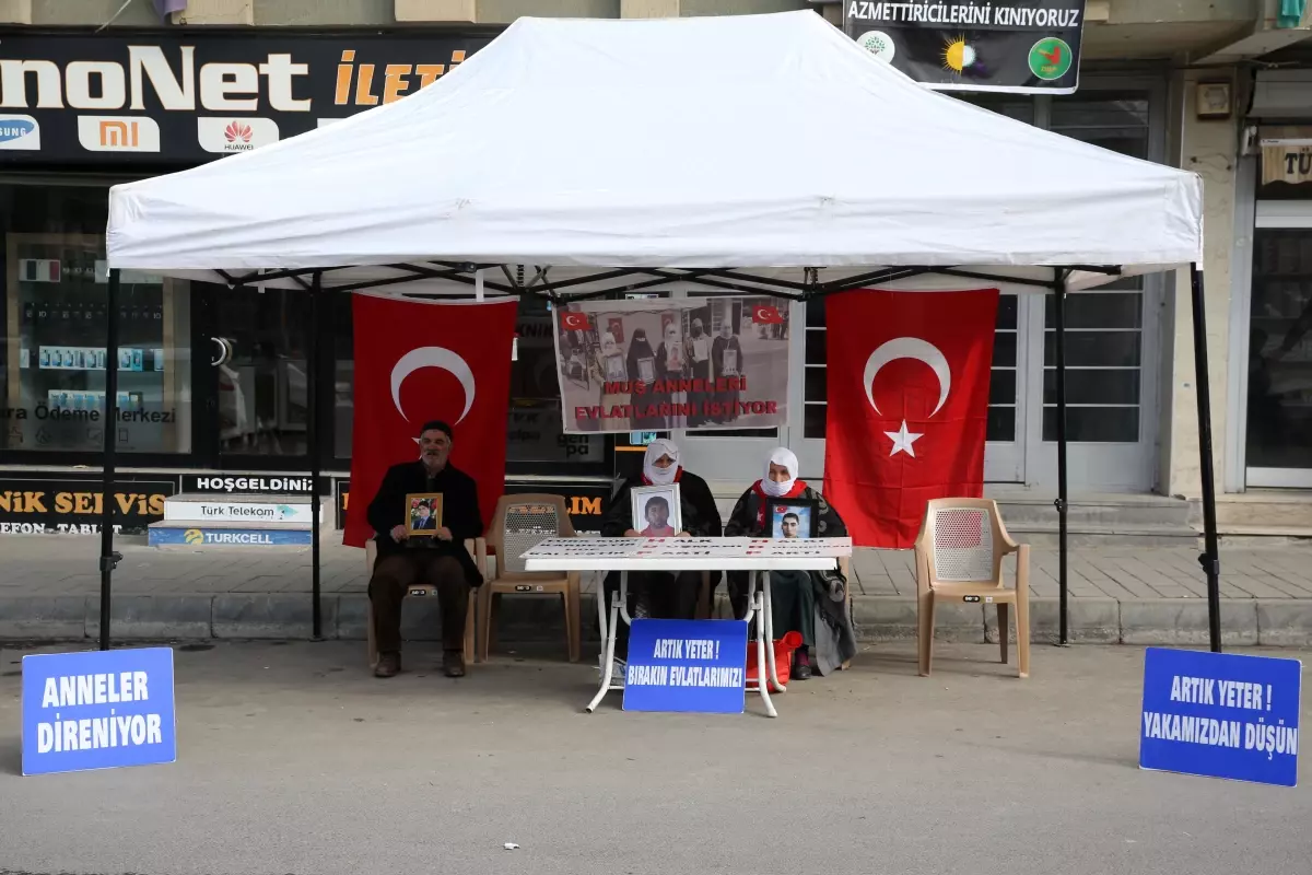 Muşlu aileler çocukları için HDP önündeki eylemlerini sürdürdü