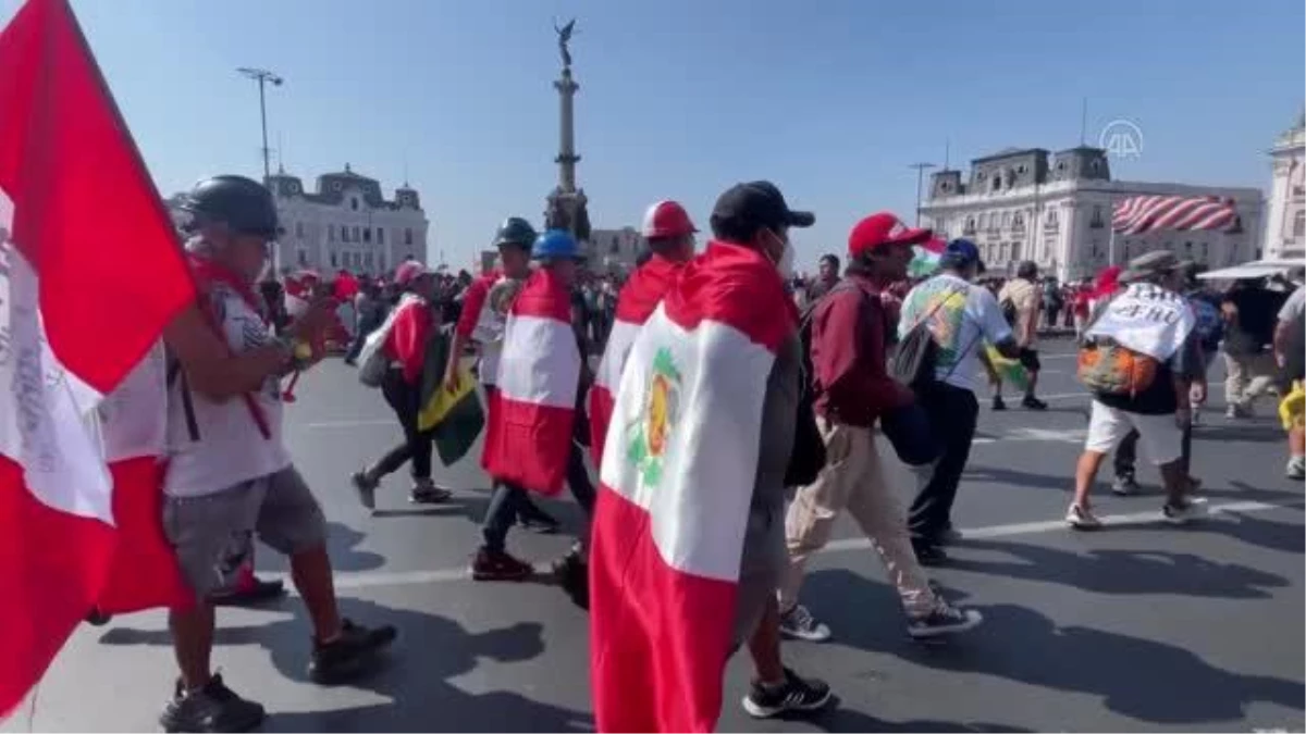 Peru\'daki hükümet karşıtı gösteriler beşinci gününde
