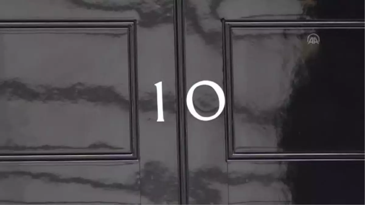 Sunak, 'Başbakana Sorular' oturumuna katılmak için 10 Numara'dan ayrıldı