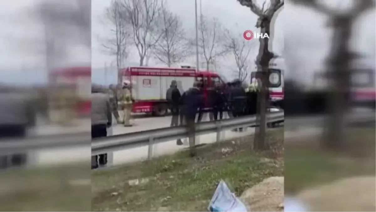 Tır ile kamyonetin çarpıştığı kazada araçta sıkışan yolcuyu itfaiye kurtardı