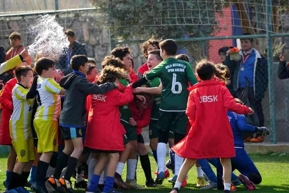 Urla Belediyespor şampiyonluk sevinci yaşadı