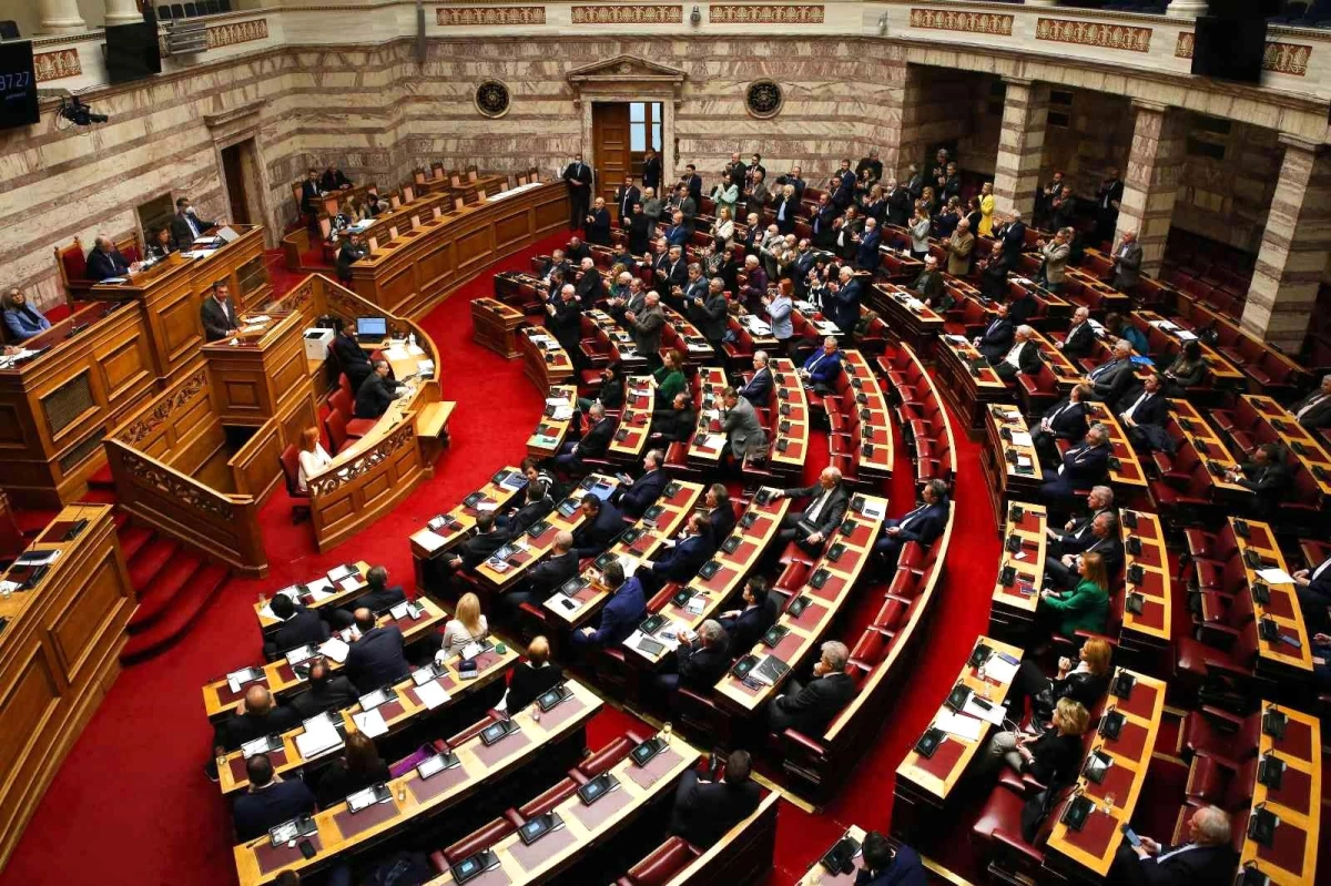 Yunanistan\'da muhalefetten hükümete dinleme skandalı hakkında gensoru önergesi