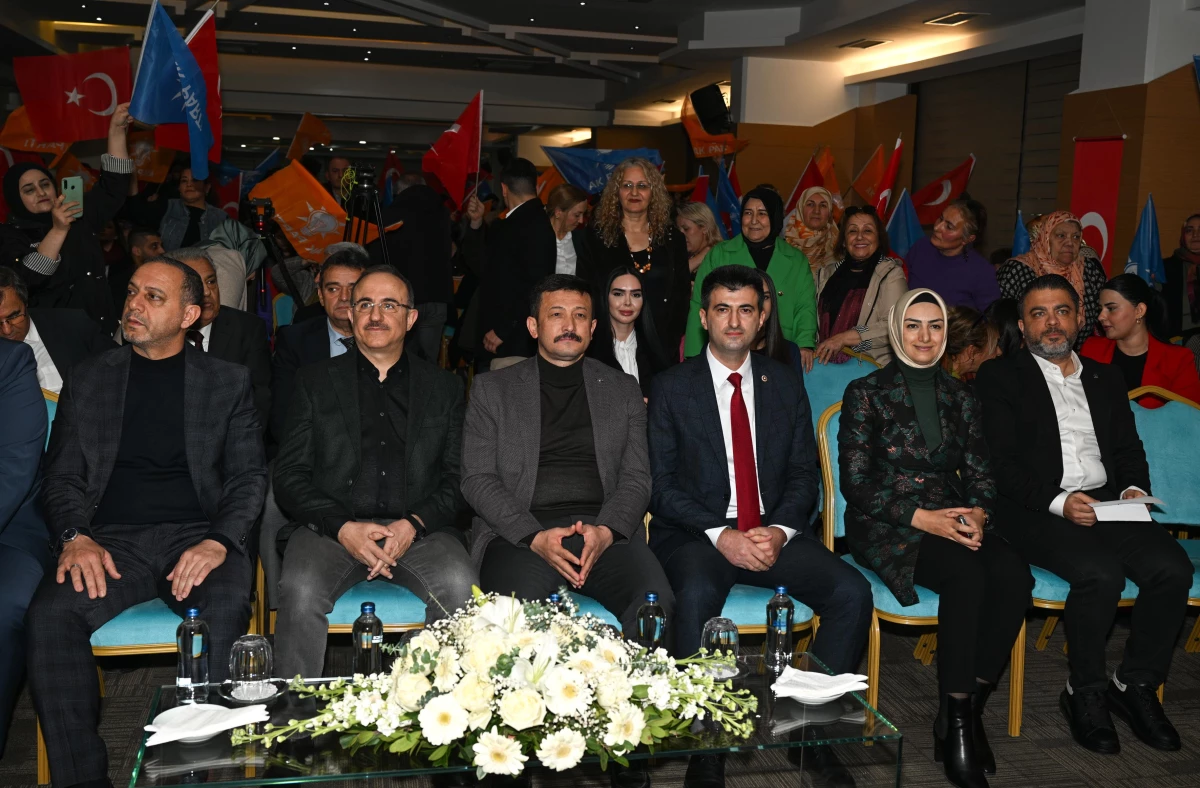 AK Parti\'li Dağ, İzmir\'de üye katılım töreninde konuştu