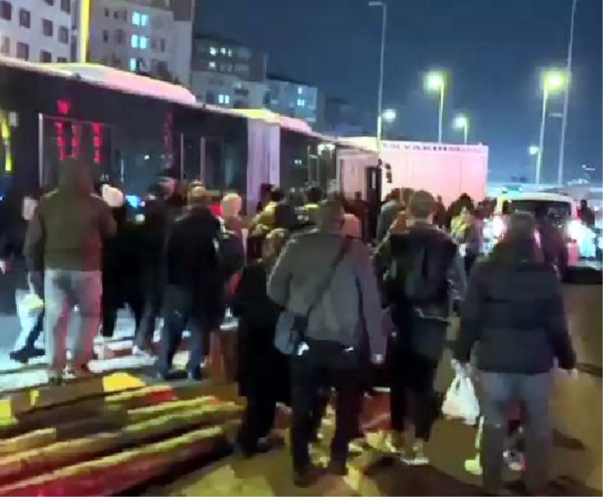 AVCILAR\'DA METROBÜS ARIZALANDI