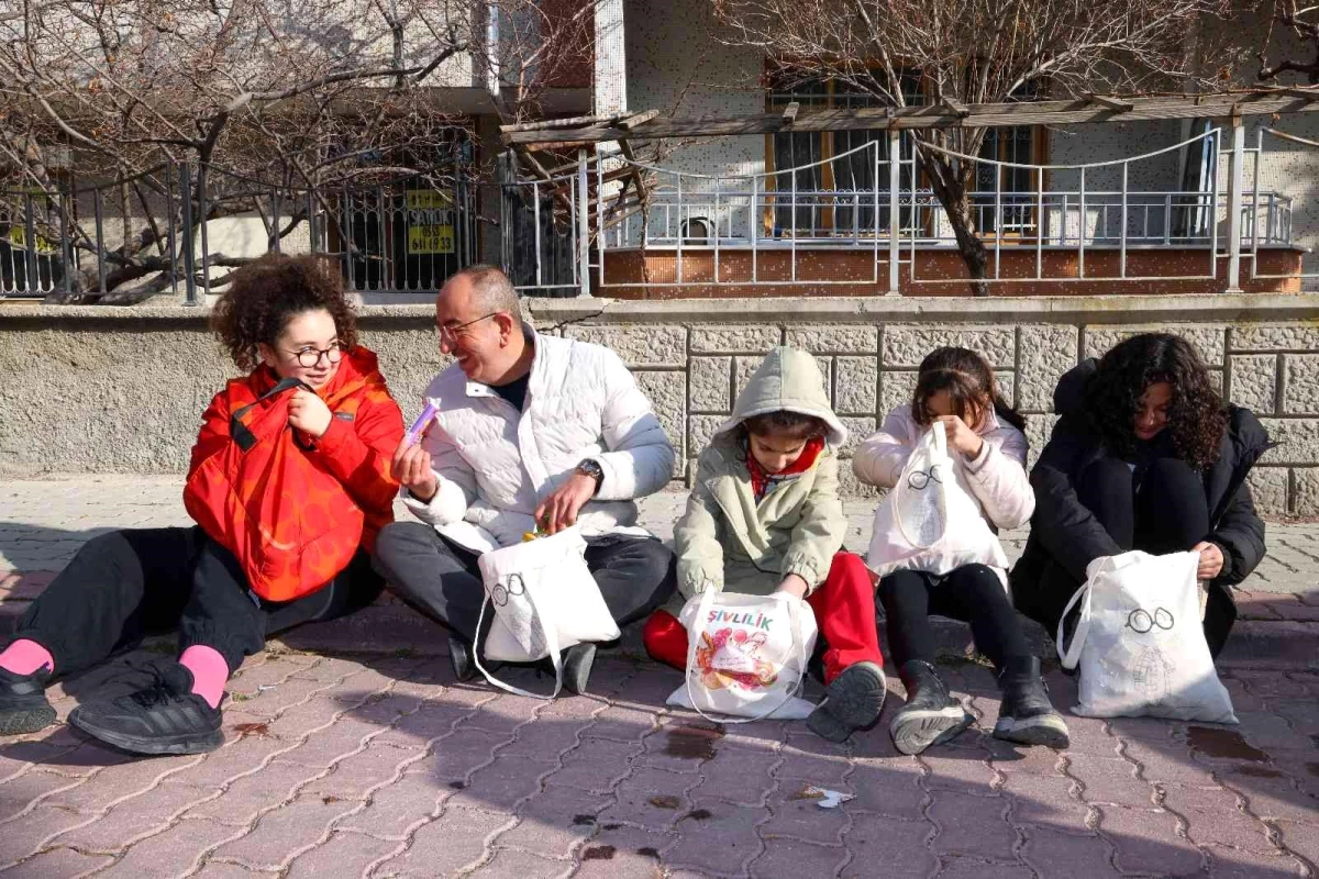 Meram Belediye Başkanı Mustafa Kavuş, çocuklarla "şivlilik" topladı