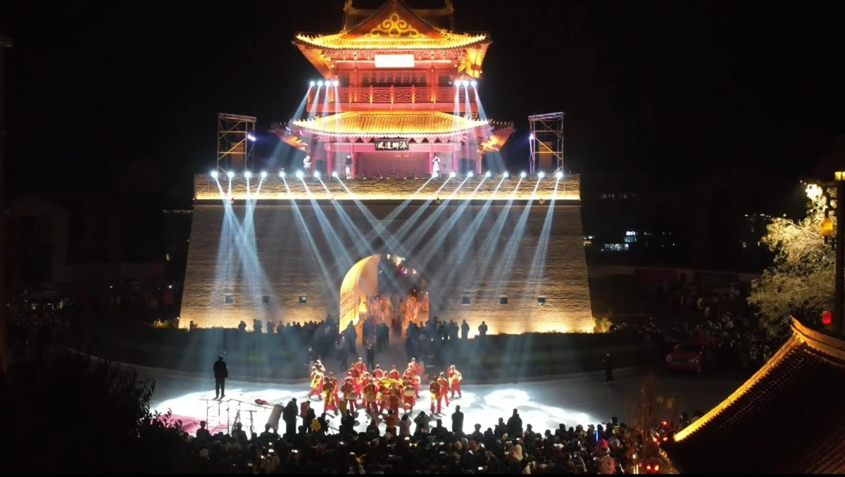 Çin\'in Henan Kentinde Bahar Festivali Geleneksel Halk Sanatı Gösterileriyle Kutlandı