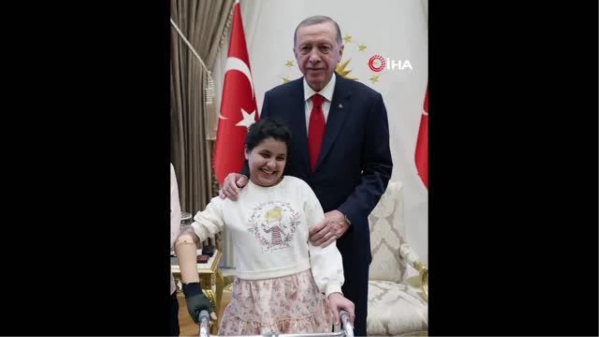 Cumhurbaşkanı Erdoğan, tedavi için Türkiye\'ye getirilen Filistinli kardeşleri kabul etti
