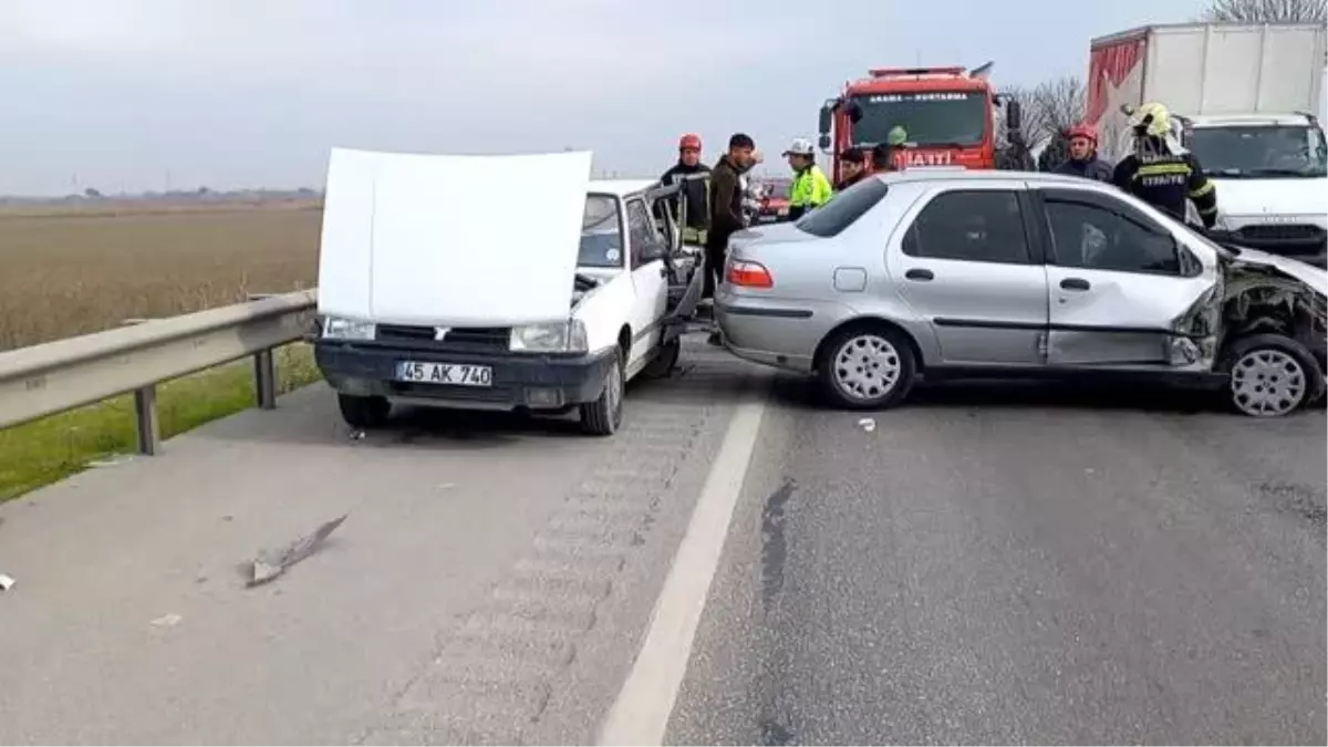 İki otomobilin çarpışması sonucu 3 kişi yaralandı