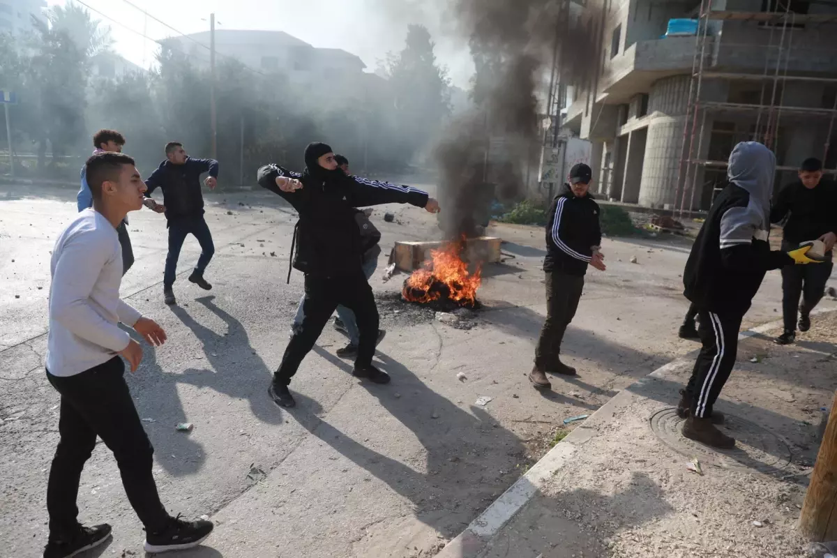 İsrail güçlerinin Cenin\'de 9 Filistinliyi öldürmesi Batı Şeria\'da protesto edildi