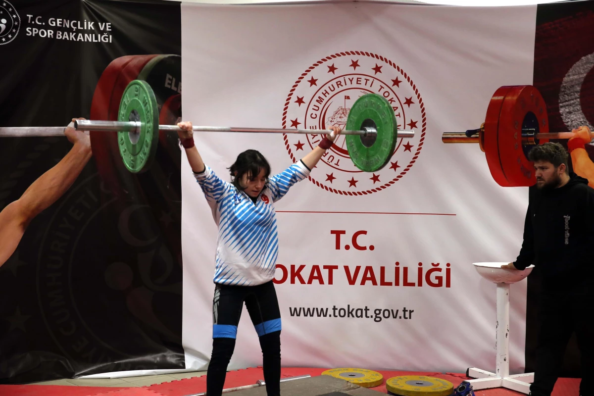Sadık Dirim Gençler ve 23 Yaş Altı Halter Türkiye Şampiyonası Tokat\'ta başladı