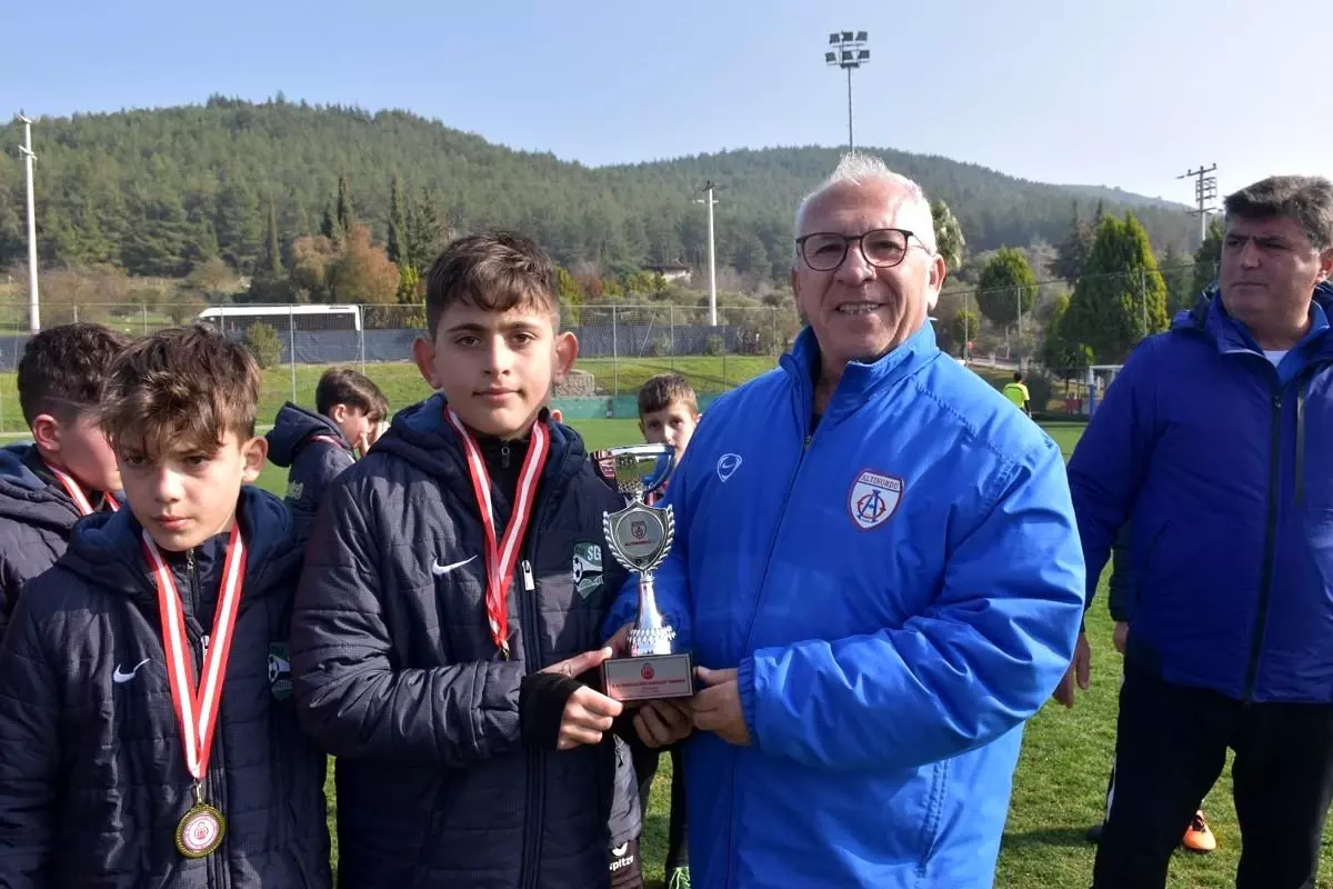 Seyit Mehmet Özkan: "Futbolcu ihraç eden ülke olmalıyız"