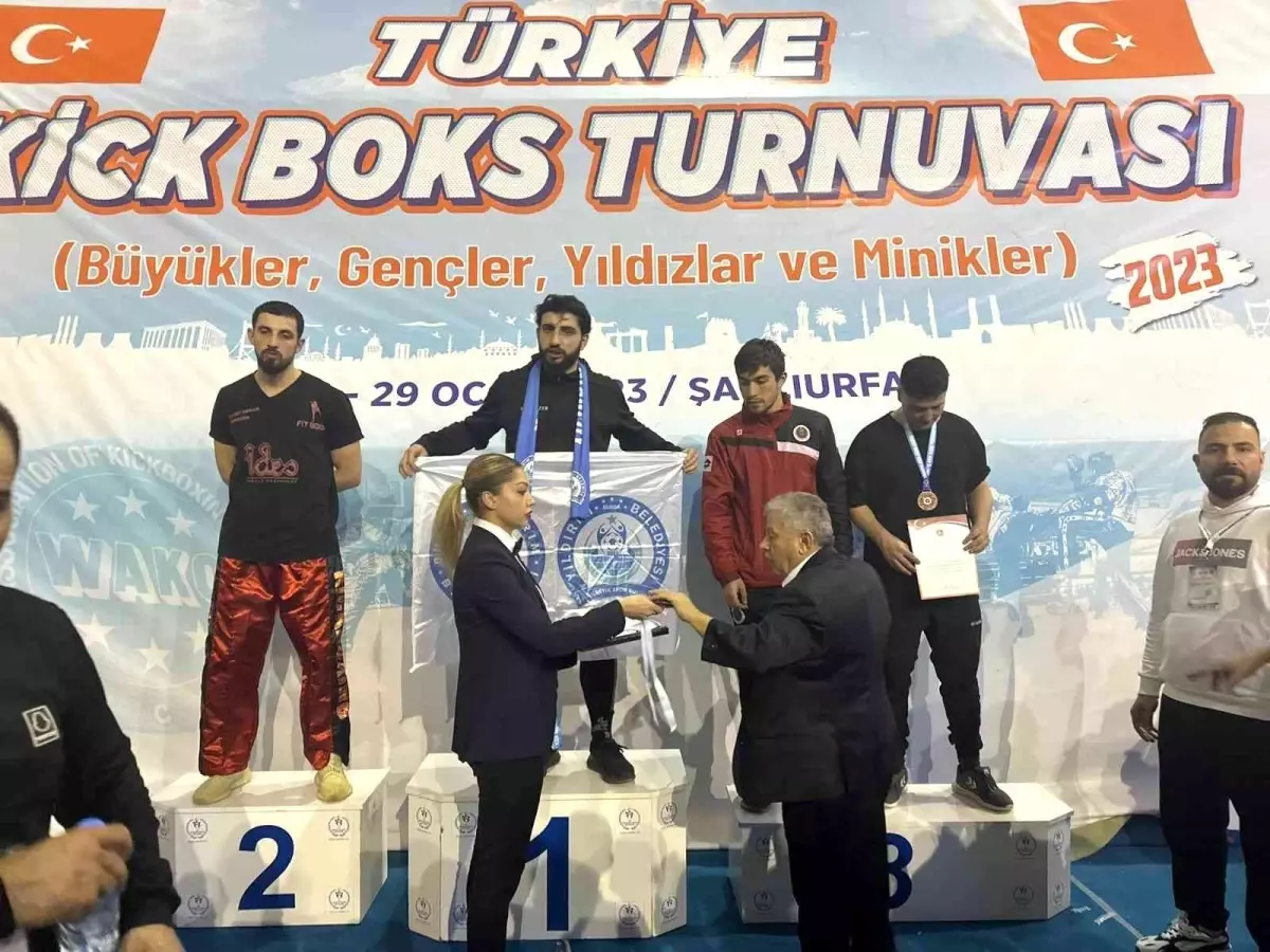 Türkiye Kick Boks Turnuvası\'nda Yıldırım rüzgarı