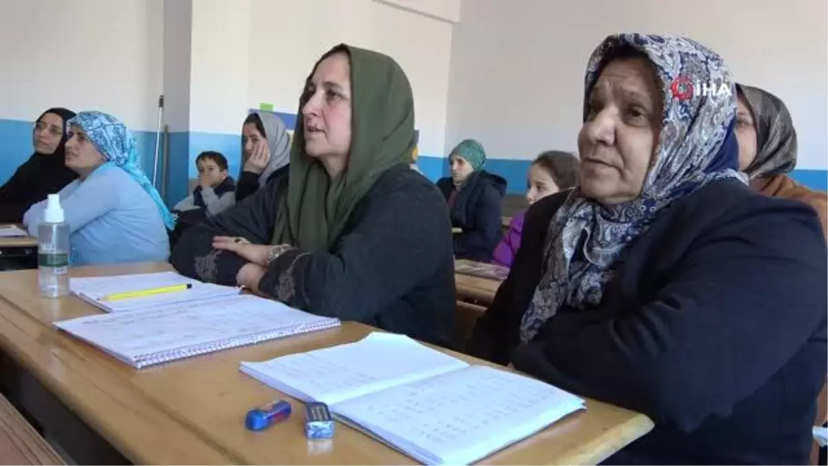 Yüksekovalı kadınlardan "Okuma Yazma Seferberliğine" yoğun ilgi