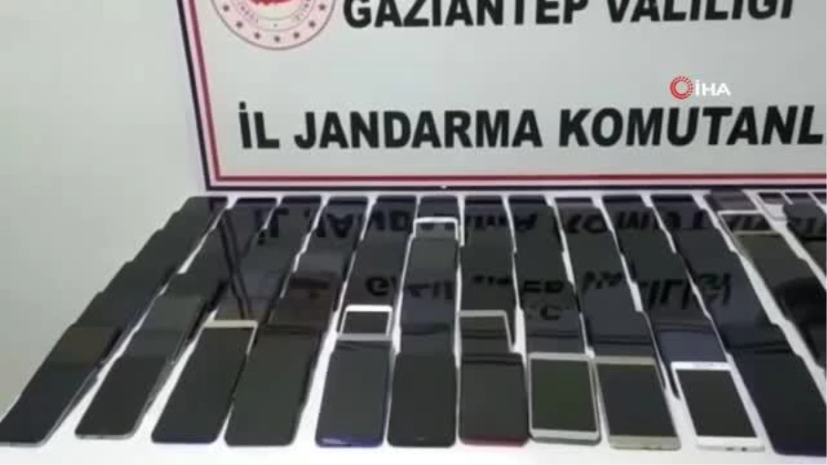 194 adet kaçak cep telefonu ile 115 litre kaçak alkol ele geçirildi