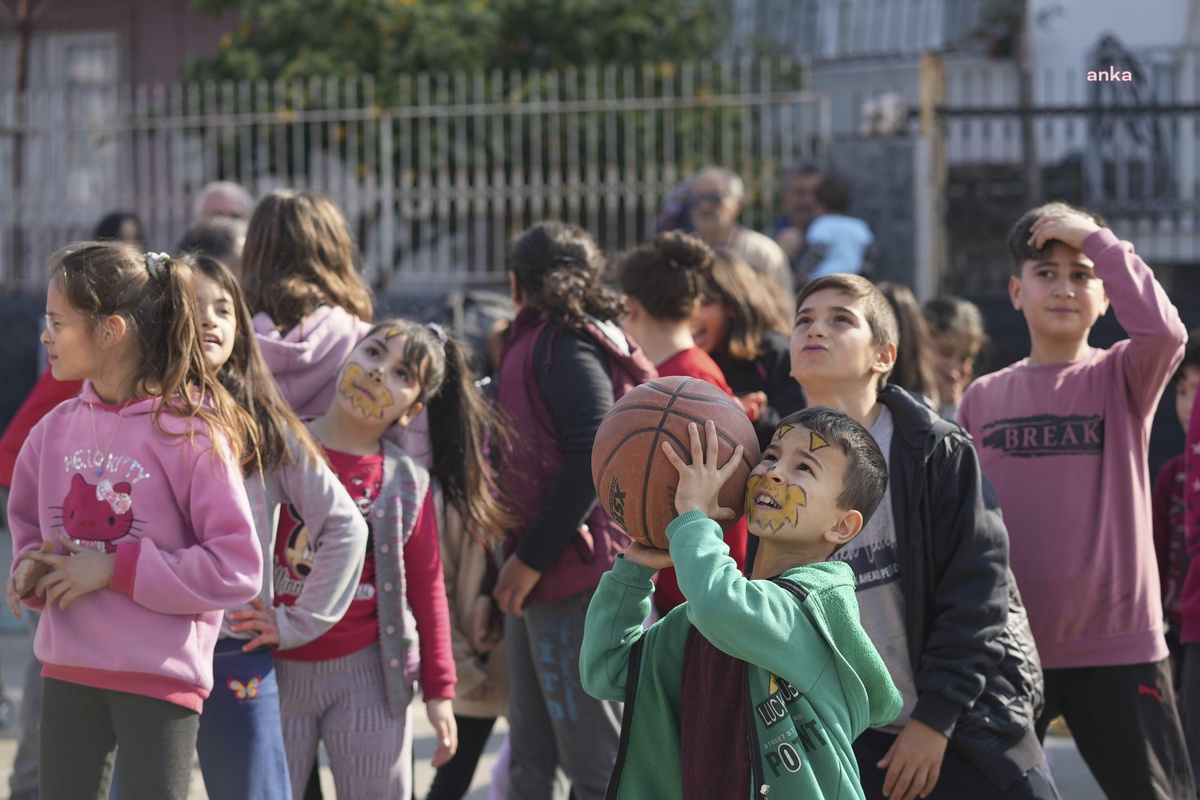 Adana Büyükşehir, Yarıyıl Tatilindeki Çocuklar İçin Şenlik Düzenliyor