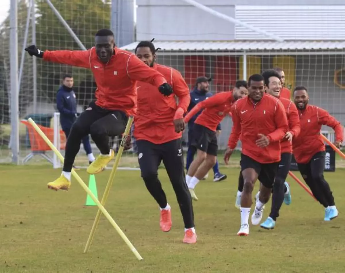 Antalyaspor 6 haftalık galibiyet özlemine son vermeyi hedefliyor