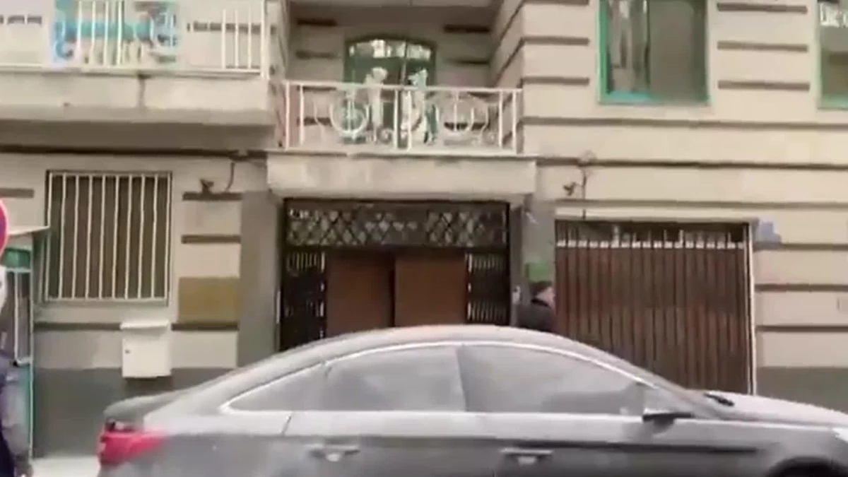 Azerbaycan\'ın Tahran Büyükelçiliği\'ne Silahlı Saldırı Düzenlendi