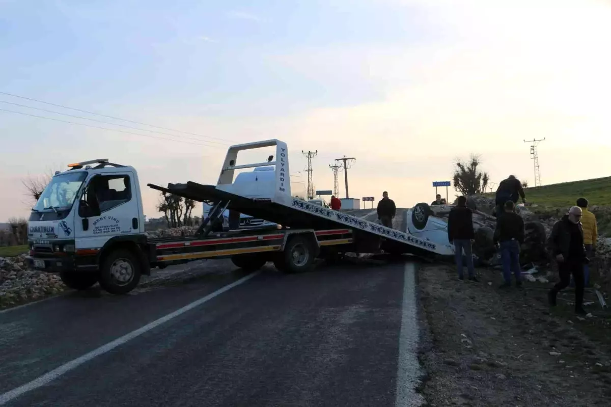 Diyarbakır\'da kontrolden çıkan otomobil takla attı: 1 yaralı