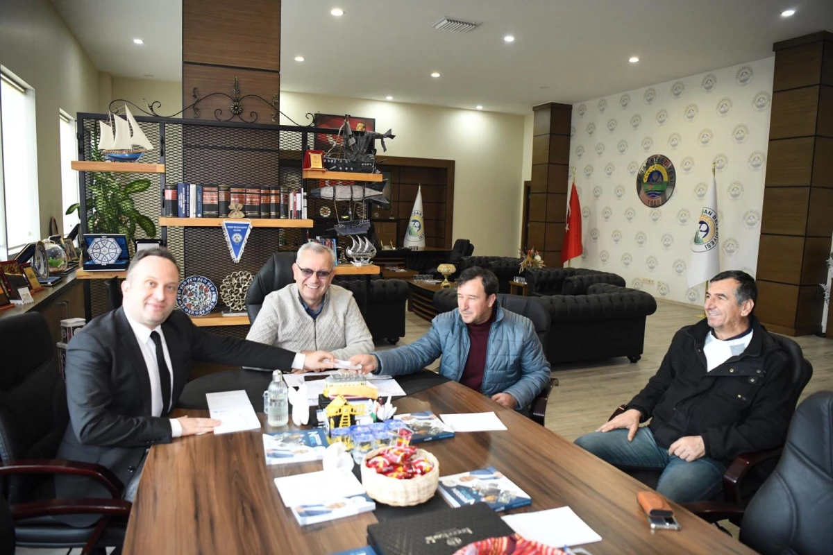 Edirne\'de belediye personeli, ATM\'de bulduğu 5 bin 380 lirayı sahibine teslim etti