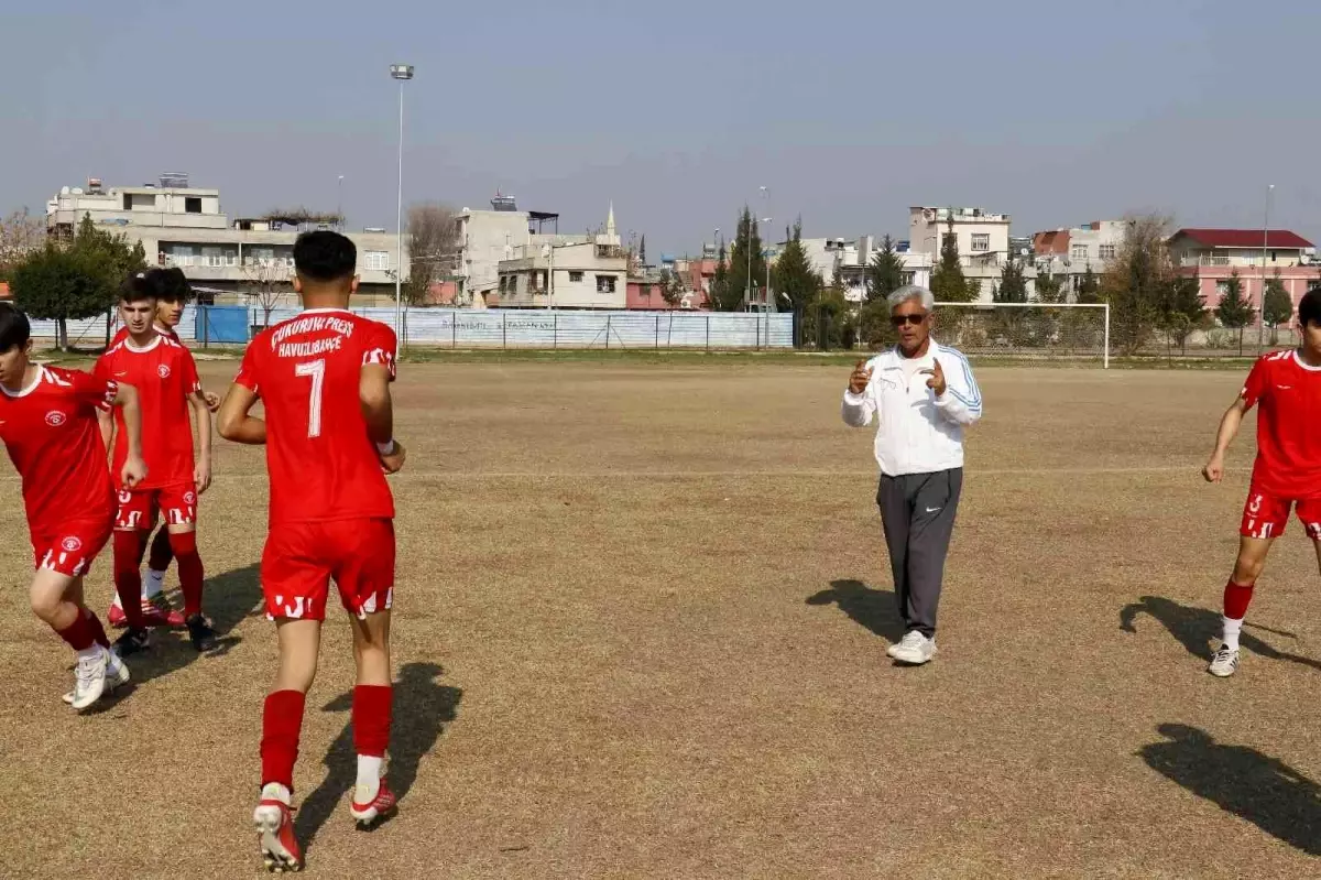 Galibiyete sevinemediler: Futbolcuların soyunma odasındaki eşyaları çalındı