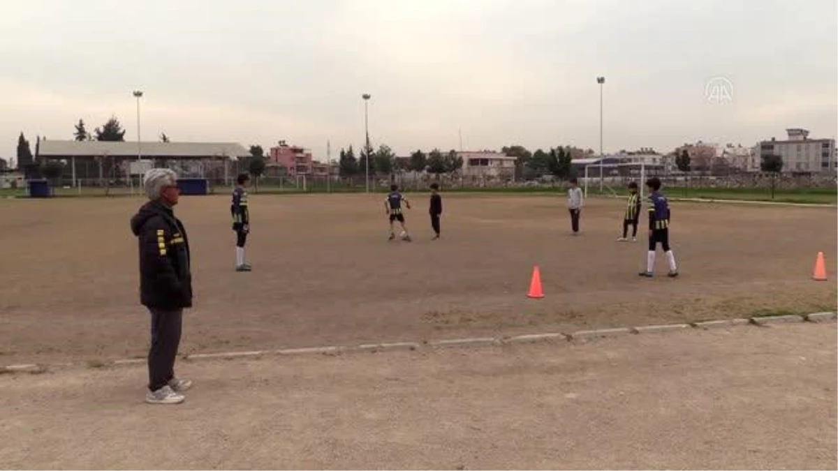 Gençler ligi maçı sırasında futbolcuların eşyaları çalındı