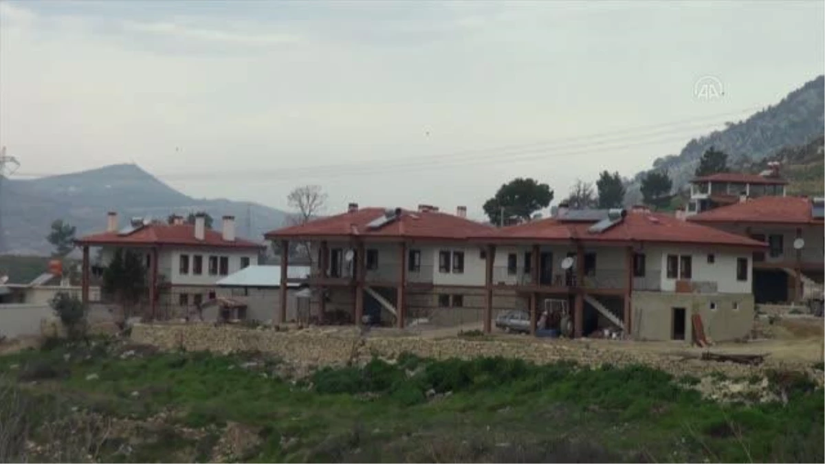 Karaaslan, Manavgat\'ta yangın afeti sonrası yapılan yeni evleri ziyaret etti