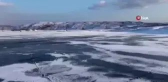 Karlıova'da soğuk havalar Kale göletini dondurdu
