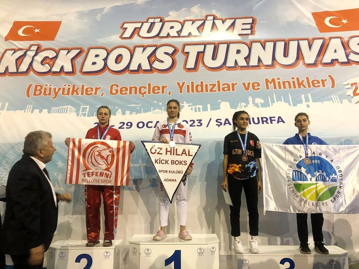 Kick boks turnuvasına Sakarya Büyükşehirli sporcular damga vurdu