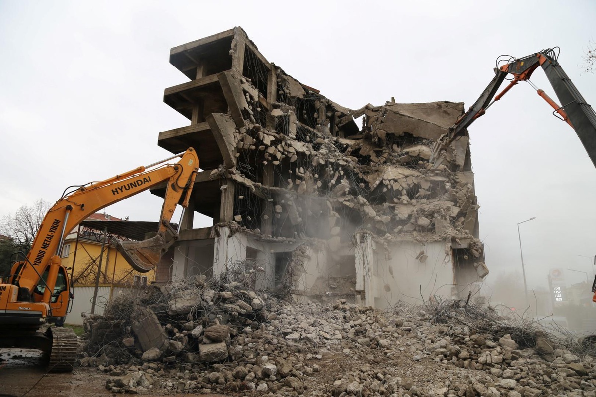 Kocaeli\'de 2022\'de metruk ve deprem hasarlı 100 bina yıkıldı