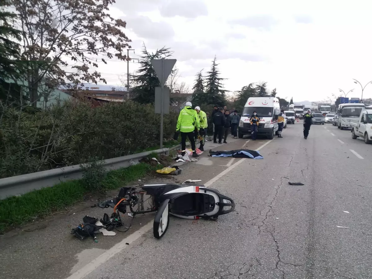 Manisa\'da kamyonetin çarptığı elektrikli bisikletin sürücüsü öldü