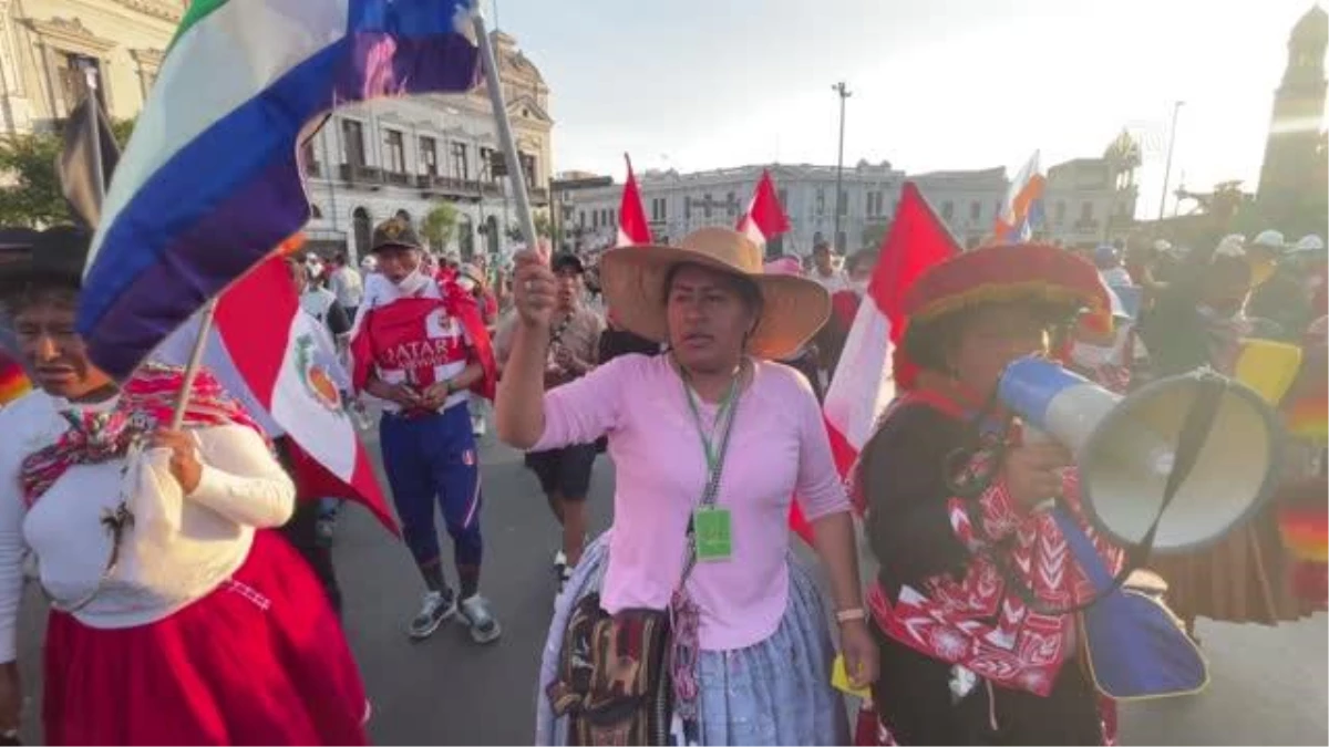 Peru\'da hükümetin istifasını isteyen protestocular güvenlik güçleriyle çatıştı
