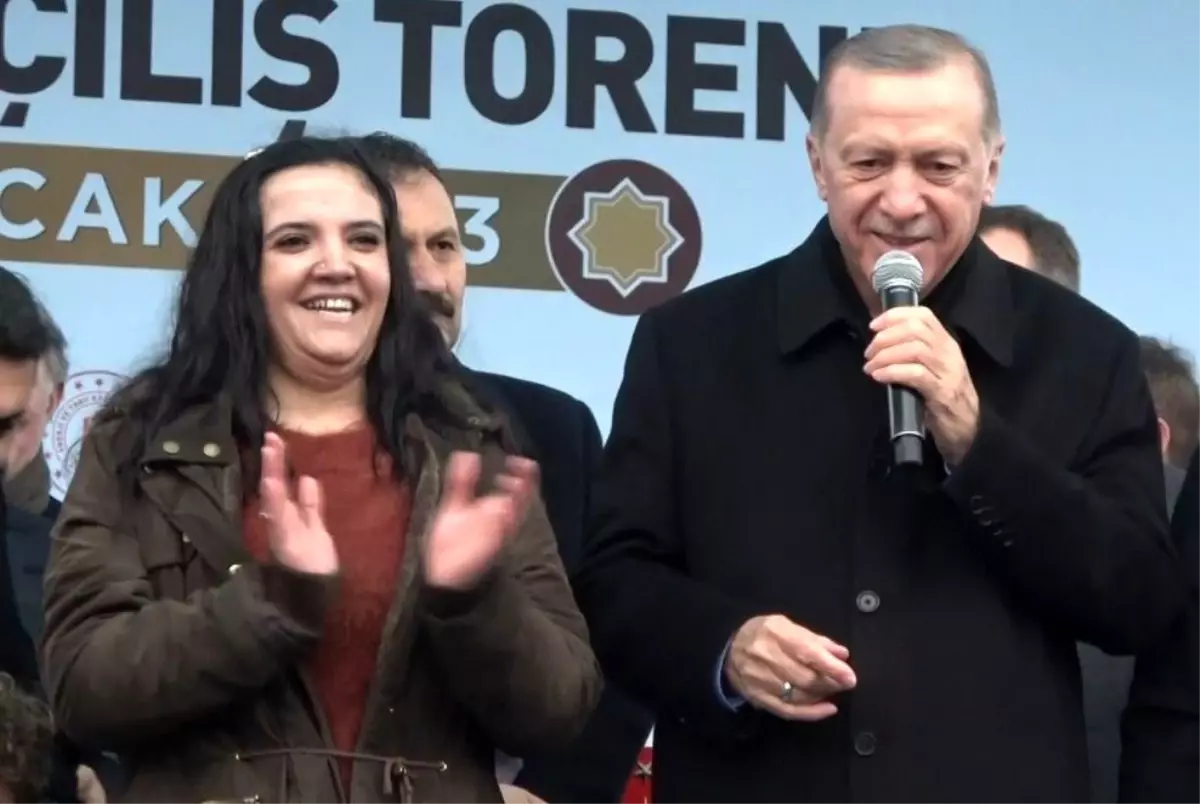 Sahneye çıkıp Cumhurbaşkanı Erdoğan ile şarkı söyledi