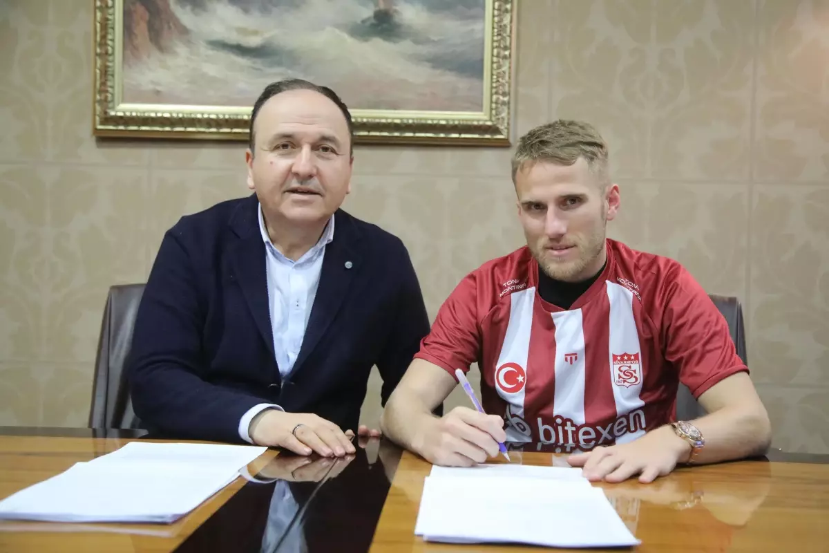 Sivasspor, İspanyol futbolcu Samu Saiz\'i renklerine bağladı