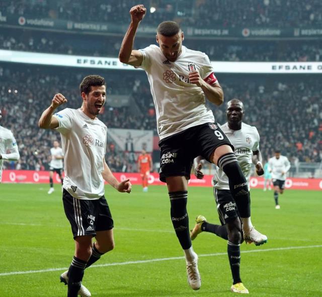 Son Dakika: Kara Kartal seriyi bozmadı! Beşiktaş, Alanyaspor'u farka boğdu