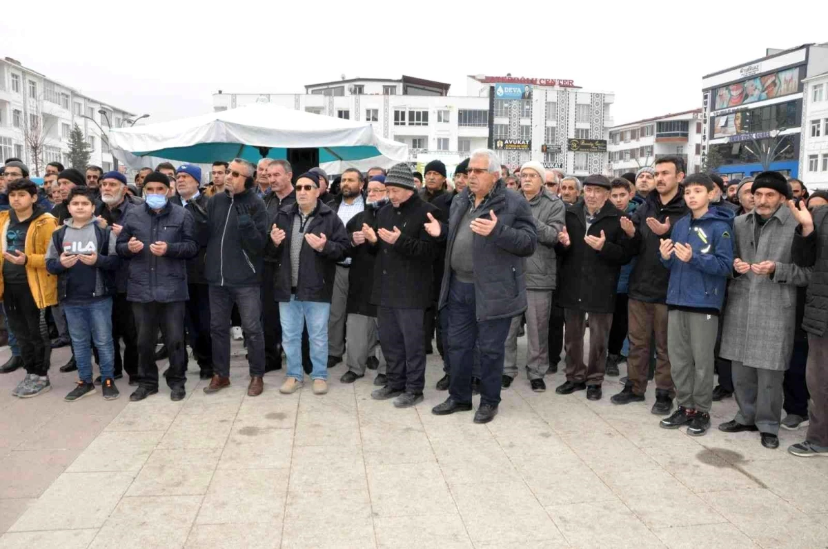 Sorgun\'da Kur\'an-ı Kerim\'i yakma girişimi protesto edildi