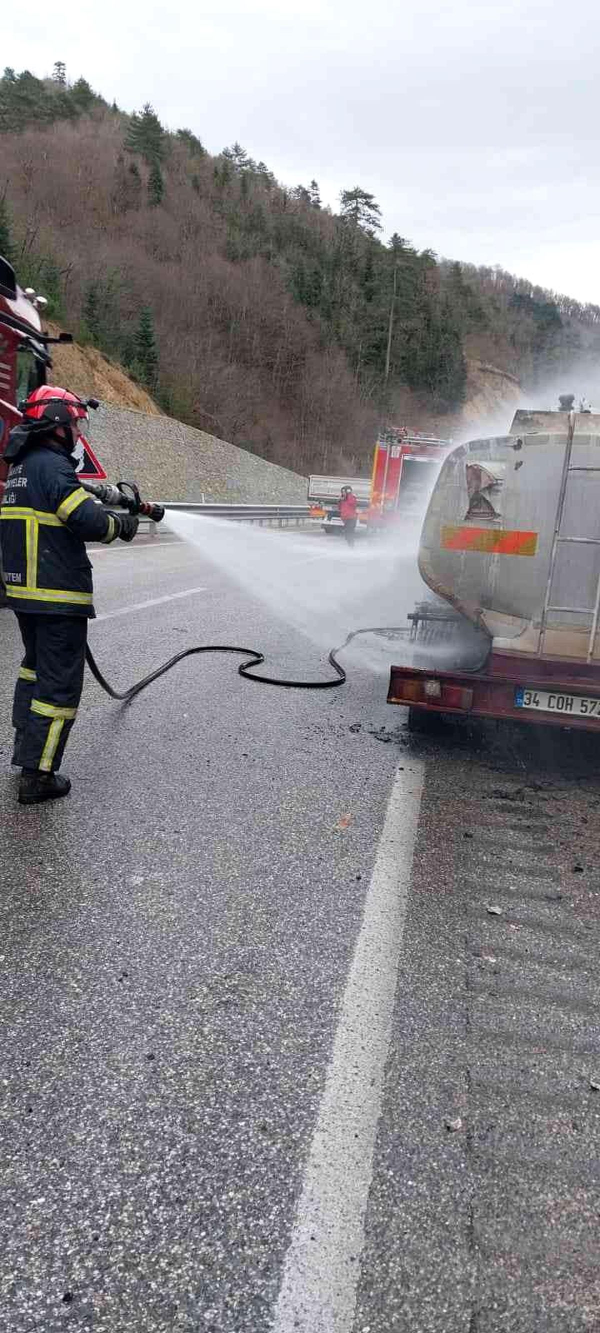 Zonguldak'ta mazot yüklü tanker yangında kullanılamaz hale geldi
