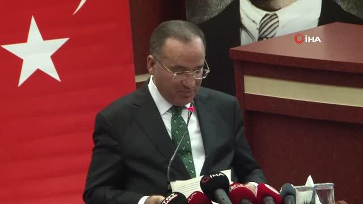Adalet Bakanı Bekir Bozdağ: "Altınız bir adam etmiyorsanız ne işe yararsınız"