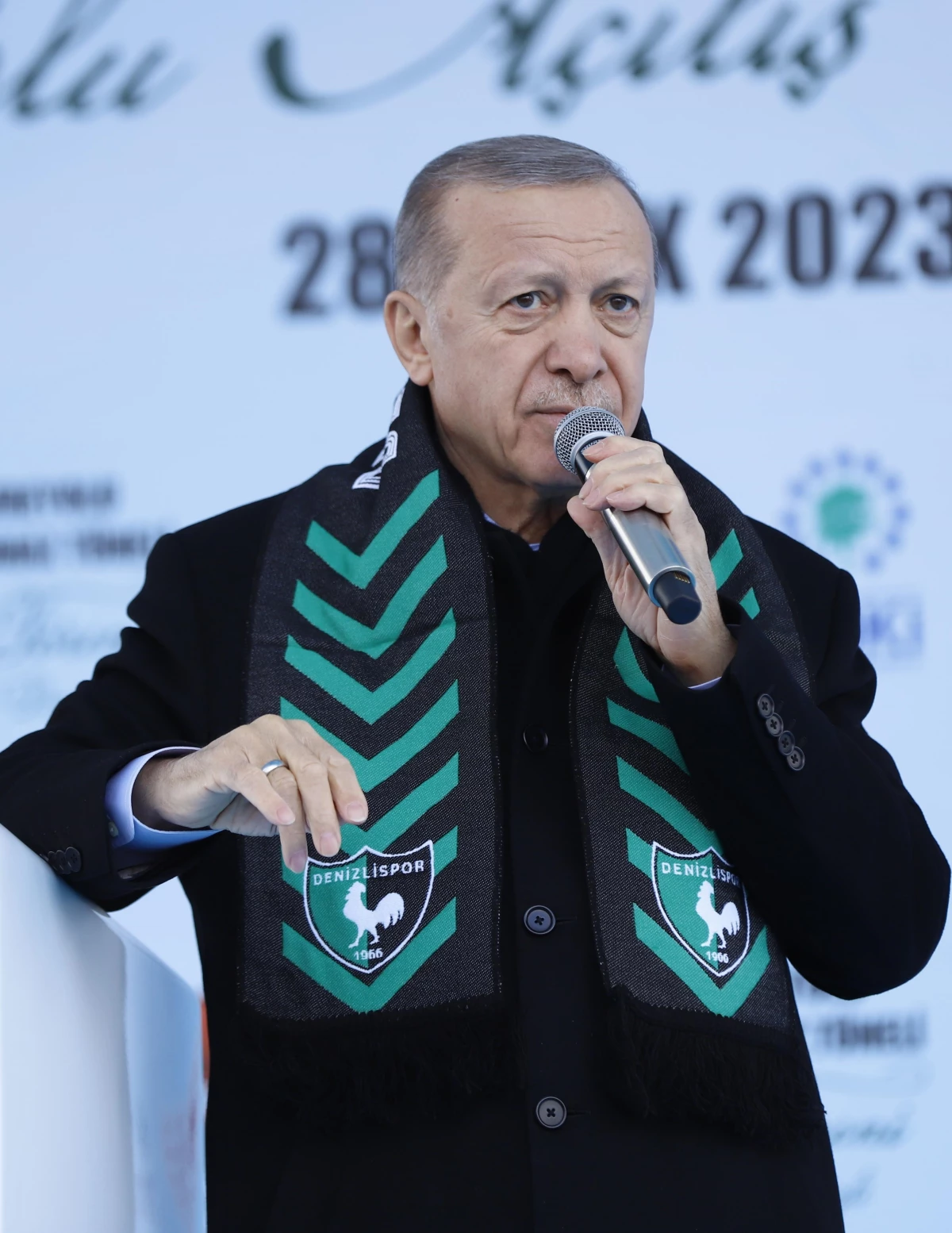 Cumhurbaşkanı Erdoğan: "(Altılı masa) Bırakın bu eski Türkiye oyunlarını da meydana çıkın, zaman kaybediyorsunuz. Bırakın tek parti faşizmi özentisi...