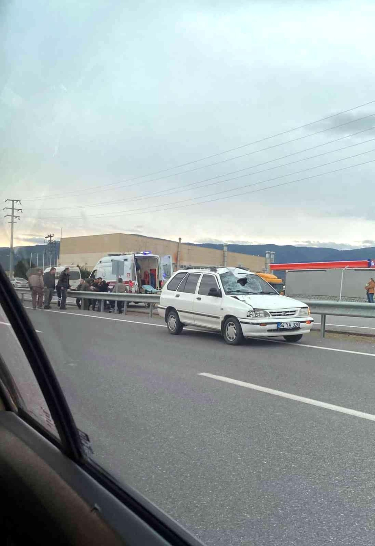 D-140\'da otomobilin çarptığı 16 yaşındaki çocuk ağır yaralandı