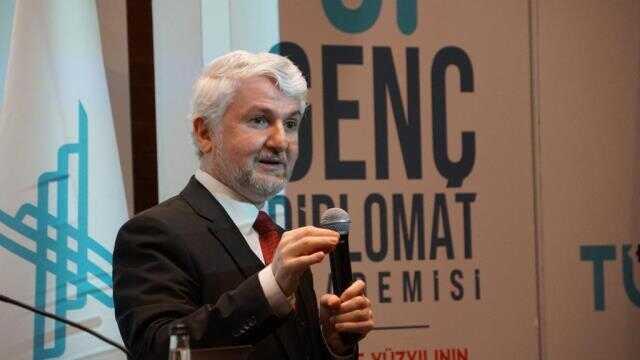 Dışişleri Bakanı Mevlüt Çavuşoğlu genç diplomat adayları ile buluştu Dışişleri Bakanı Mevlüt Çavuşoğlu genç diplomat adayları ile buluştu