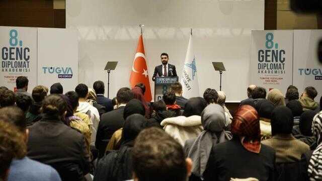 Dışişleri Bakanı Mevlüt Çavuşoğlu genç diplomat adayları ile buluştu Dışişleri Bakanı Mevlüt Çavuşoğlu genç diplomat adayları ile buluştu