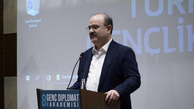 Dışişleri Bakanı Mevlüt Çavuşoğlu genç diplomat adayları ile buluştu Dışişleri Bakanı Mevlüt Çavuşoğlu genç diplomat adayları ile buluştu