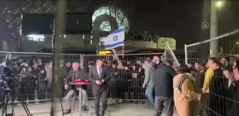 DOĞU KUDÜS - Yahudi yerleşimciler İsrail'in 'Kanal 13' televizyonu ekibine saldırdı