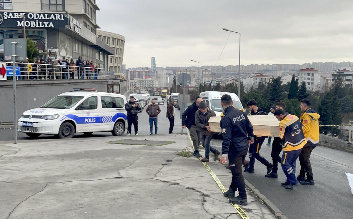 Esenyurt\'ta midibüsün çarptığı genç kız hayatını kaybetti