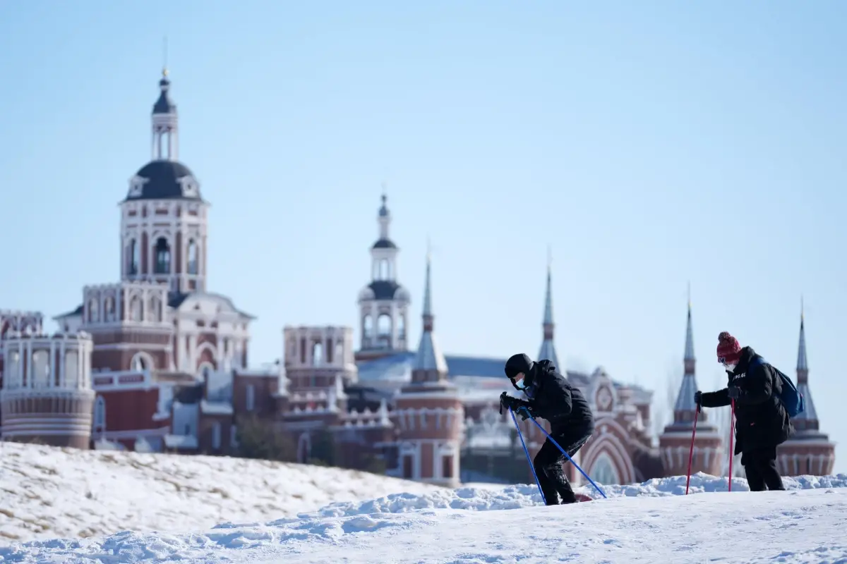 Harbin\'deki Volga Malikanesi Kar ve Buz Dünyasına Dönüştü