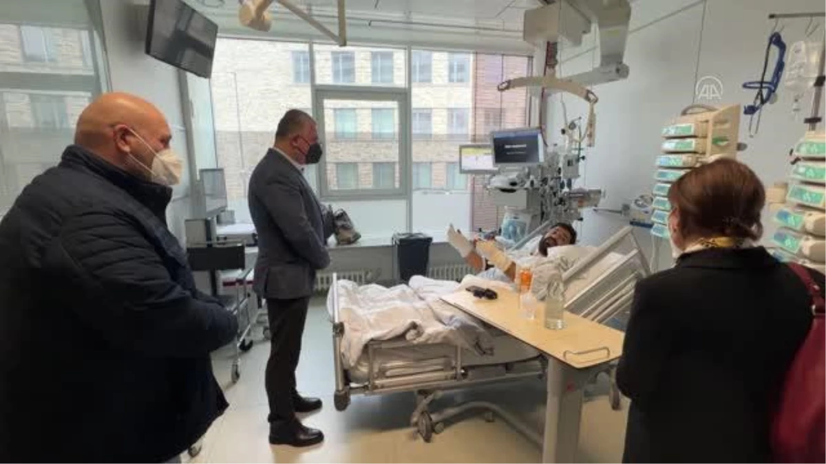 HEİLİGENHAUS - Berlin Büyükelçisi Şen, Almanya\'da komşularının saldırısına uğrayan aileyi ziyaret etti