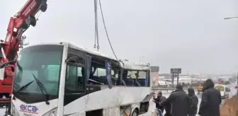 Kayseri'de işçi servis midibüsü devrildi: 3'ü ağır, 25 yaralı