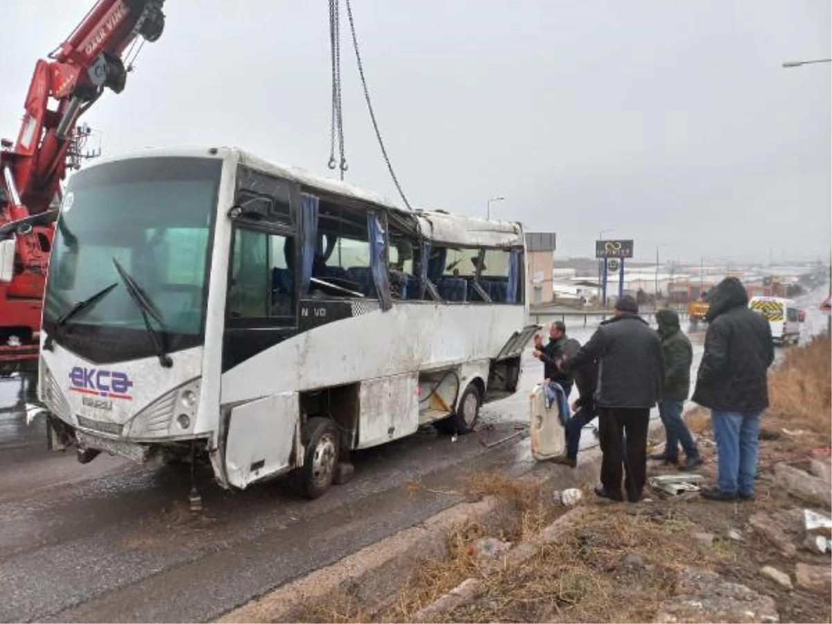 Kayseri\'de işçi servis midibüsü devrildi: 3\'ü ağır, 25 yaralı